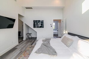 5 slaapkamers, een strijkplank/strijkijzer, wifi, beddengoed