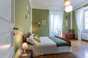 2 camere, una scrivania, ferro/asse da stiro, Wi-Fi gratuito