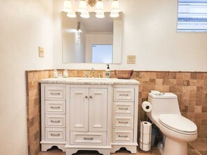 淋浴設備、風筒、提供毛巾、廁紙