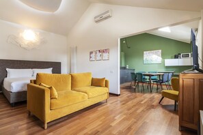 Apartment | Down comforters, iron/ironing board, free WiFi, bed sheets