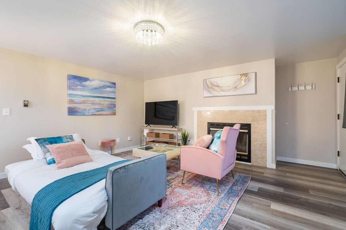 2 bedrooms, iron/ironing board, travel crib, free WiFi