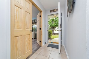 Interior - PrivatePool - GameRm - 2KingBeds ~ 8min to beach - BlueAngelPractice ViewingArea (Pensacola)