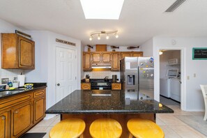 冰箱、微波炉、烤箱、炉灶