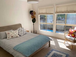 2 bedrooms, iron/ironing board, bed sheets