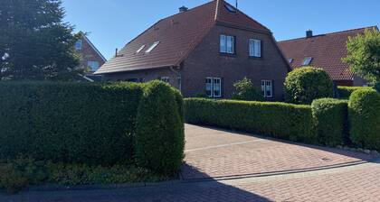 Quiet vacation apartment in Minsen Schillig on the natural beach