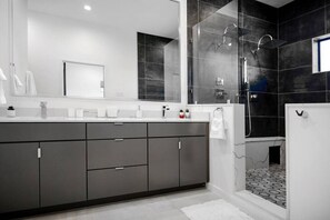 Hair dryer - Buffalo Heights - Modern Luxury w Downtown Views (Houston)