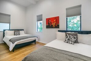 5 Schlafzimmer, Schreibtisch, Bügeleisen/Bügelbrett, Reisekinderbett