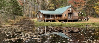 Roudy’s Retreat: Secluded Mountain Cabin with Hot Tub and Private Pond