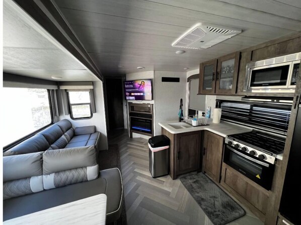 Fridge, microwave, blender