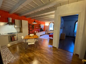 Interior - Residence dei Frutti-The Pomegranate-bright apartment a stone's throw from the squares (Padova)