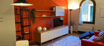 Residence dei Frutti-The Pomegranate-bright apartment a stone's throw from the squares