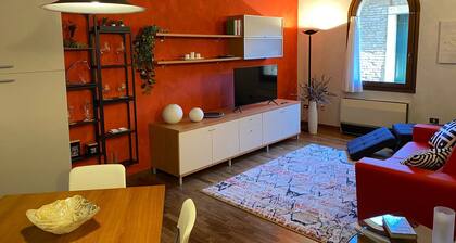 Residence dei Frutti-The Pomegranate-bright apartment a stone's throw from the squares