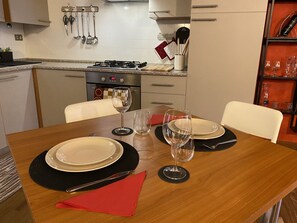 Dining - Residence dei Frutti-The Pomegranate-bright apartment a stone's throw from the squares (Padova)