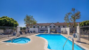 Outdoor pool - Surestay Plus by Best Western (Upland)
