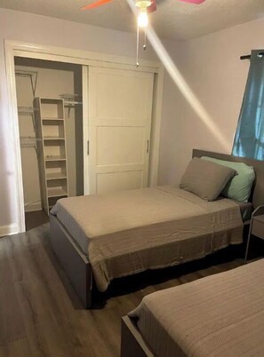 3 bedrooms, desk, iron/ironing board, free WiFi