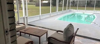 NewTampa-W. Chapel 3 room 1.5 bath with a pool on 1 acre. SMOKE & PET FREE!