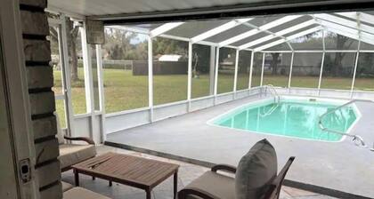 NewTampa-W. Chapel 3 room 1.5 bath with a pool on 1 acre. SMOKE & PET FREE!