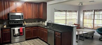 NewTampa-W. Chapel 3 room 1.5 bath with a pool on 1 acre. SMOKE & PET FREE!