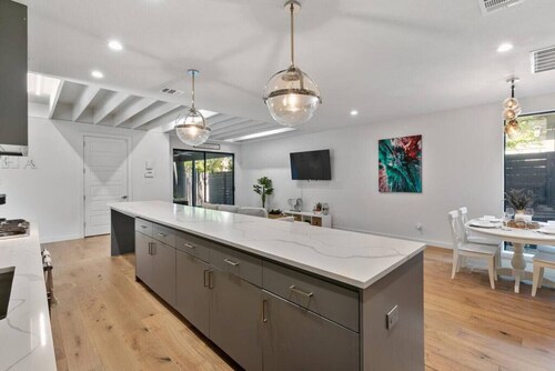 Modern Luxury 8 Bedroom/8 Bath Connected Duplex