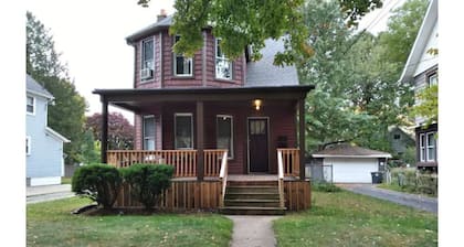 Cozy 2 bedroom in Highland Square, pets welcome!