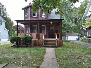 Exterior - Cozy 2 bedroom in Highland Square, pets welcome! (Akron)