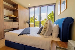 2 bedrooms, in-room safe, desk, iron/ironing board