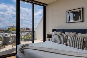 3 habitaciones, caja de seguridad en la habitación y escritorio 