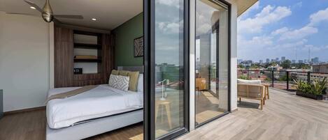 3 bedrooms, in-room safe, desk, iron/ironing board