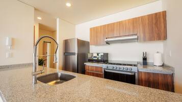 Fridge, microwave, oven, stovetop