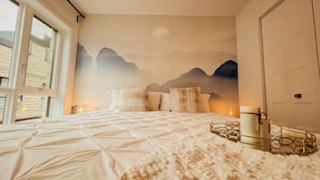 2 bedrooms, desk, iron/ironing board, travel cot