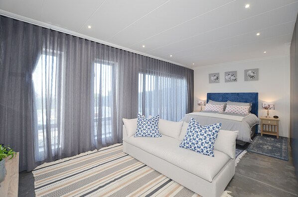 ستائر تعتيم وواي فاي مجانًا وملاءات أسرّة