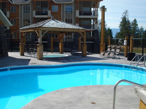 Beautifully appointed 4 bedroom condo in Radium, BC