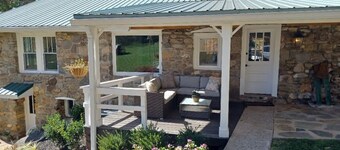 Cozy, stylish, country studio minutes from downtown Waynesville.