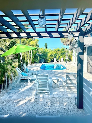 New Luxurious Coastal Resort 3-Beedroom 2 Bath Private Pool