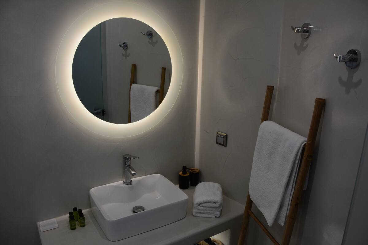 comfort room, pool view | bathroom | free toiletries, hair dryer, slippers, towels