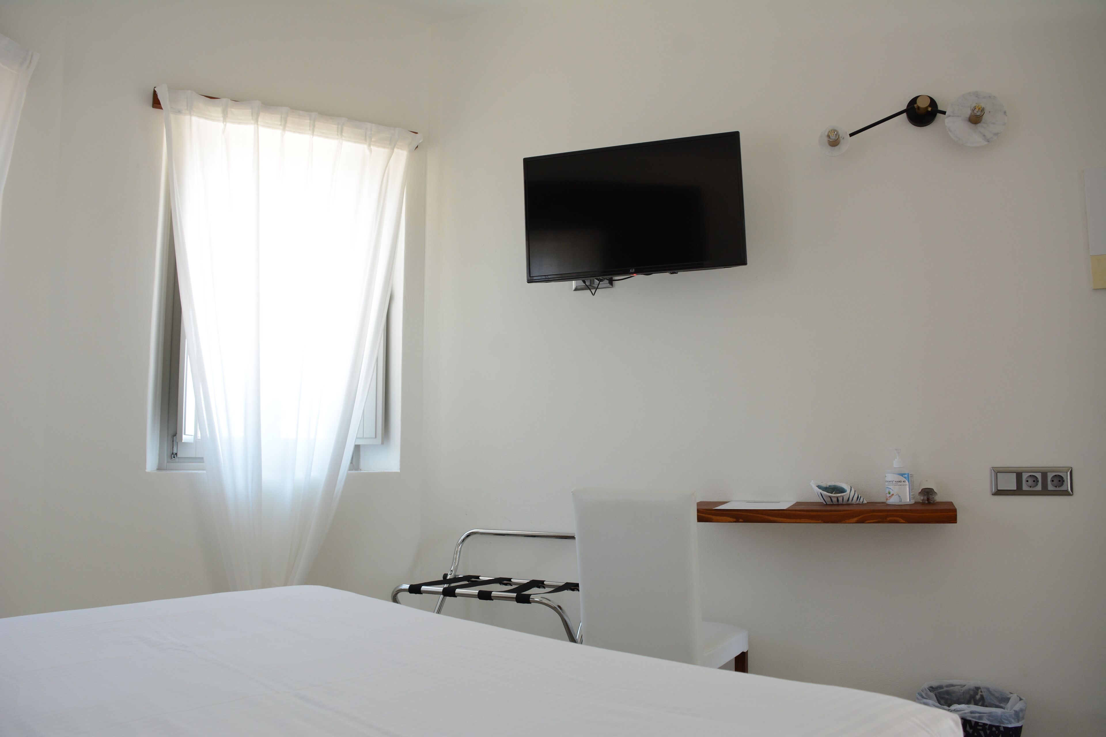 comfort room, pool view | desk, soundproofing, free wifi, bed sheets