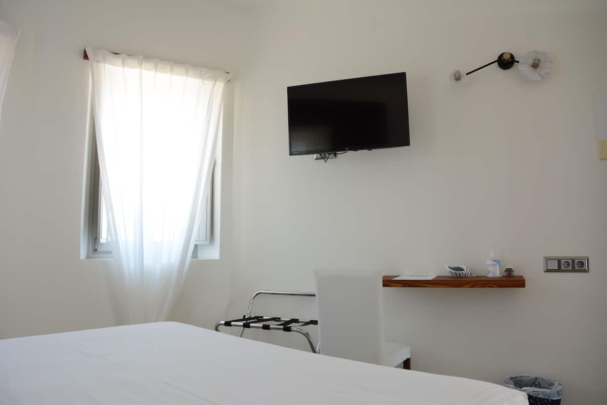 comfort room, pool view | desk, soundproofing, free wifi, bed sheets
