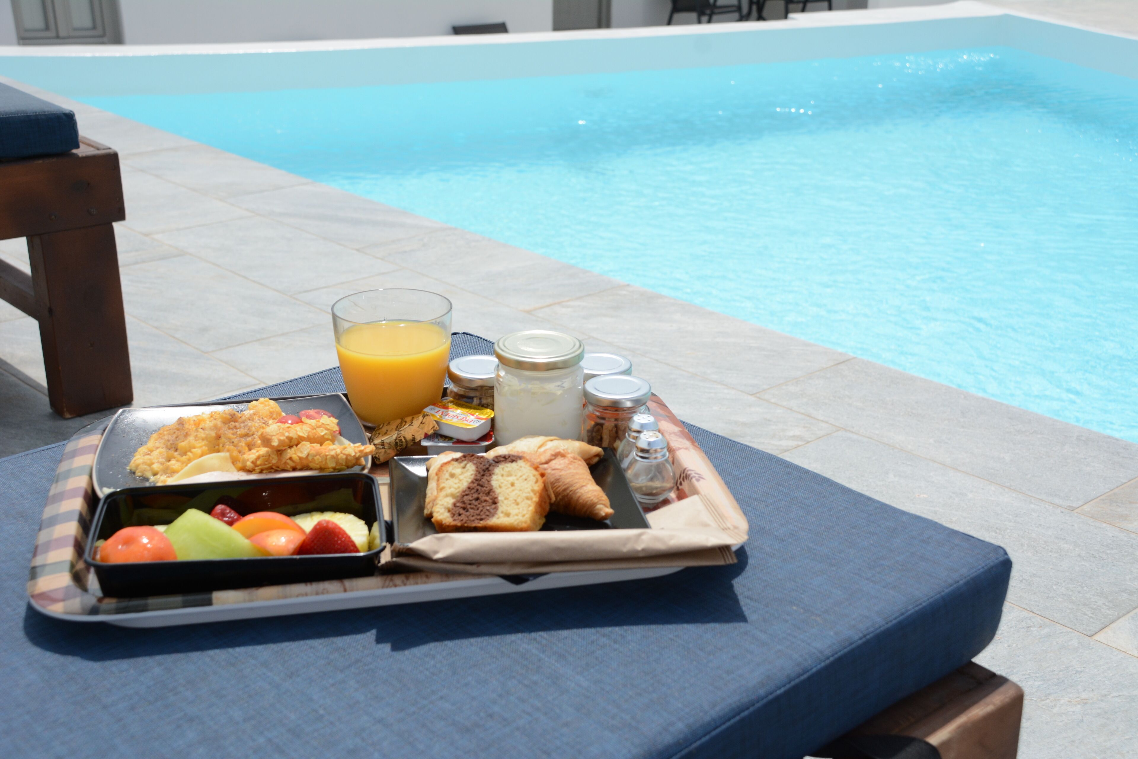 daily cooked-to-order breakfast (eur 30 per person)