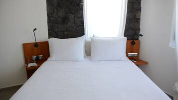 Comfort Room, Pool View | Desk, soundproofing, free WiFi, bed sheets