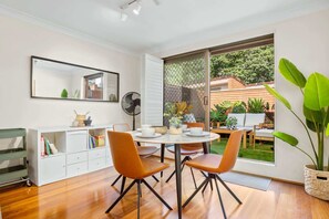 Dining - Elegantly Modern 2-Bed In The Heart of Chippendale (Chippendale)