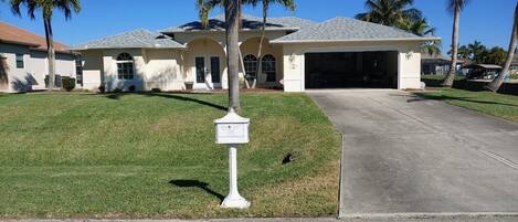 المنشأة من الخارج