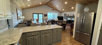 Large Resort Cabin with Breathtaking Mountain Views + Firepit