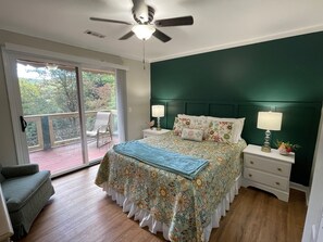 5 camere, una scrivania, ferro/asse da stiro, Wi-Fi gratuito