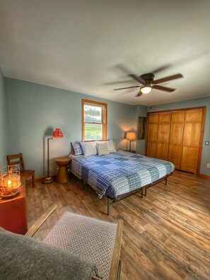 4 bedrooms, free WiFi, bed sheets