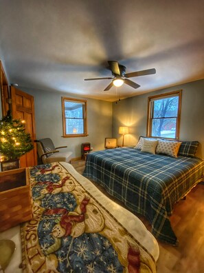 4 عدّة غرف نوم وواي فاي مجانًا وملاءات أسرّة