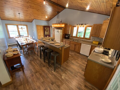 Large, 4 BR (1 King, 2 Queens), 2 Bath, Recently Renovated