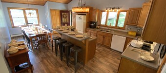 Large, 4 BR (1 King, 2 Queens), 2 Bath, Recently Renovated