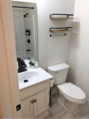 Combined shower/tub