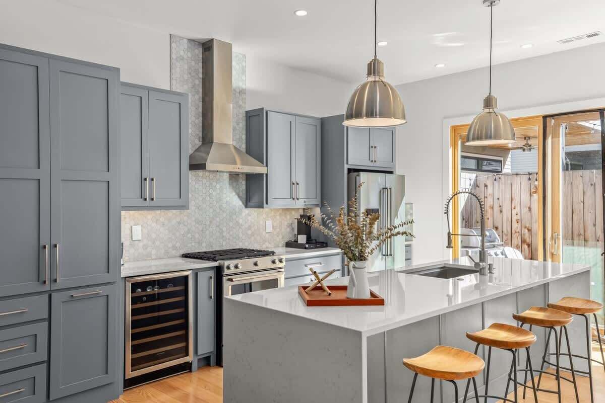 ثلاجة، ميكروويف، فرن، موقد طهي مسطح