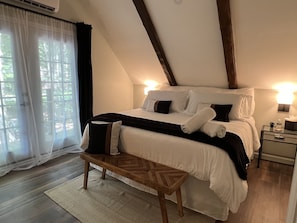 3 bedrooms, desk, travel cot, free WiFi